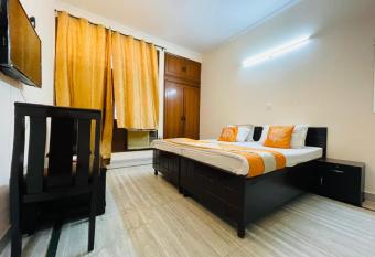 GREENWAY INN has Smoking/Balcony rooms