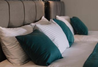 Melrose House Hotel has Balcony rooms