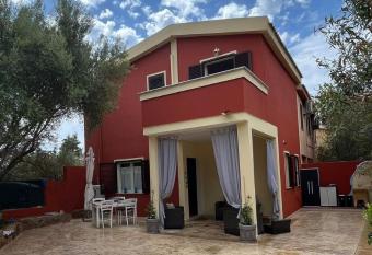 casa vacanze richi&michi rosa has Balcony rooms