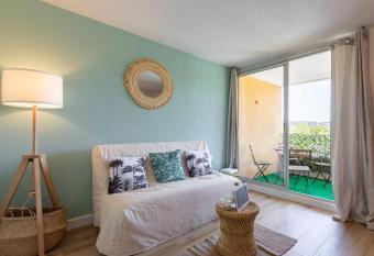 Cl  sio has Balcony rooms