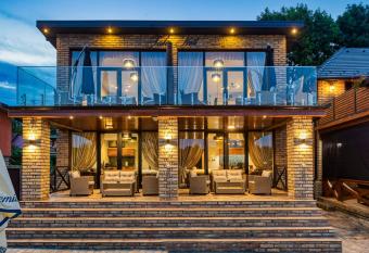 Apartmani Tiske no  i has Smoking/Balcony rooms