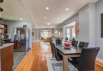 Spacious 5-BR House near Transit w Parking has Balcony rooms