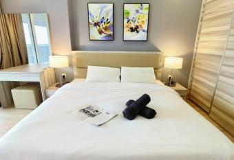 1410Encorp/Bathtud/Netflix/100mbps/Legoland By STAY allows 18 year olds to book a room