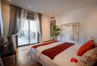 Harav Kuk Luxury Apartment By Nimi Group allows 18 year olds to book a room