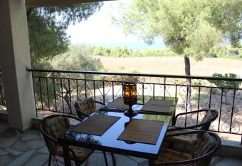 Garden house with a sea view has Balcony rooms