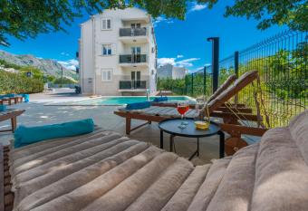 Villa Gold Residence 1 has Balcony rooms