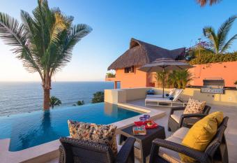 Beautiful Villa in Puerto Vallarta has rooms with a private hot tub