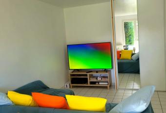 R  sidence du Lac-Disneyland Paris-TARIF FAMILIAL allows 18 year olds to book a room