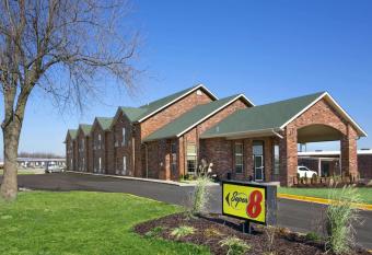 Super 8 by Wyndham Strafford/Springfield Area has Smoking rooms