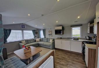 Littlesea Reeds holiday home has Balcony rooms