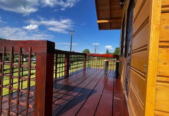 Klimatyczny drewniany domek w g  rach has Balcony rooms