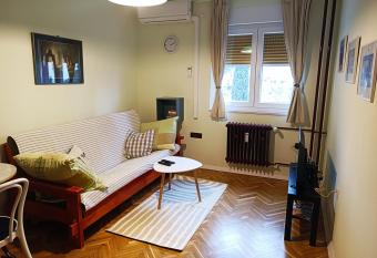 Weekly&Less near Campus with fast Wi-fi and free parking allows 18 year olds to book a room