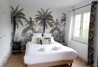 Le Clos Beaus  jour allows 18 year olds to book a room