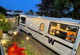 Vintage 1980s Winnebago allows 18 year olds to book a room