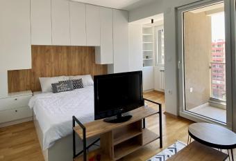 Sunshine Apartment allows 18 year olds to book a room