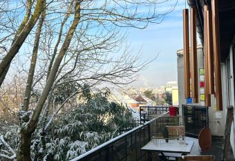 Maison Hautes Bruy  res has Balcony rooms