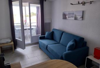 Studio    50 m de l oc  an has Balcony rooms