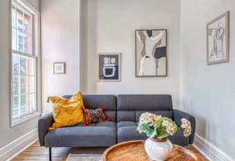 The Alcove Hamilton-Central Location and Free Parking! allows 18 year olds to book a room