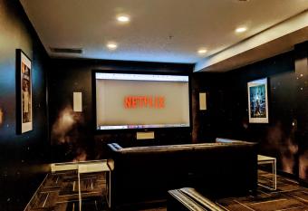 Executive Pet Friendly Condo 10 Mins from YYC Airport has Balcony rooms