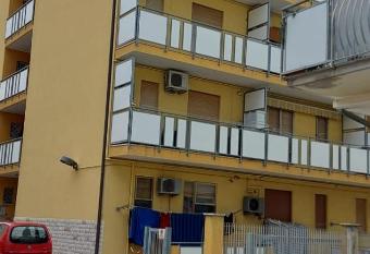 APPARTAMENTO IN SOTTOMARINA DI CHIOGGIA has Balcony rooms