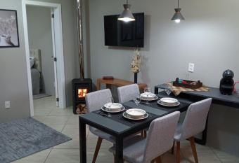 Magia das Hort  nsias - Natureza, Hidromassagem e Muita Tranquilidade! has Balcony rooms