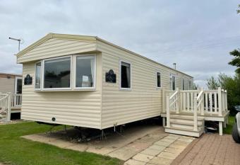 Northfield 170 has Balcony rooms