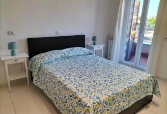 THE HOUSE FIERA di ROMA has Balcony rooms