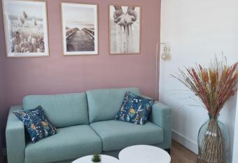 chez Sandy has Balcony rooms