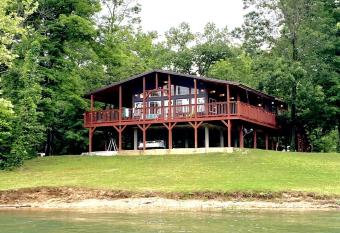 Godsy River Cabin has Balcony rooms