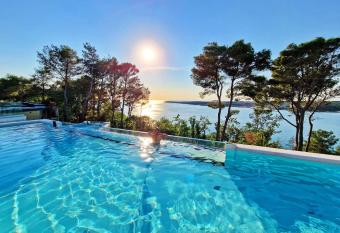 Punto Blu Village in Lanterna Premium Camping Resort has Balcony rooms