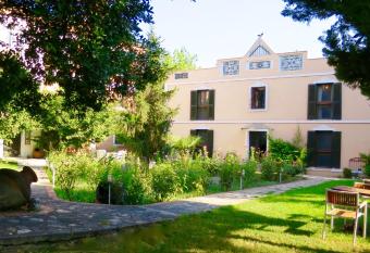 Hotel Kalehan allows 18 year olds to book a room