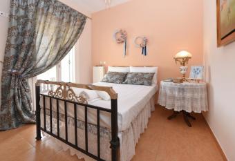 Arxontiko Alila cycladic house with view has Balcony rooms