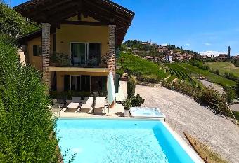 Sogno in Langa has Balcony rooms