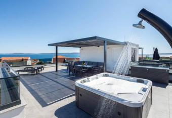 Penthouse Mario has rooms with a private hot tub