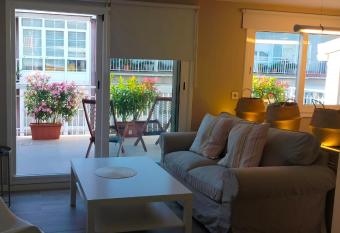 LOFT CON TERRAZA EN EL CENTRO DE SANTIAGO allows 18 year olds to book a room