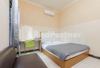 Karawaci Taman Permata Tiga Mitra RedDoorz allows 18 year olds to book a room