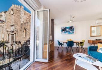 Castalia Apartments & Rooms Duomo Taormina allows 18 year olds to book a room