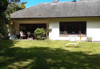 kunst-at-home has rooms with a private hot tub