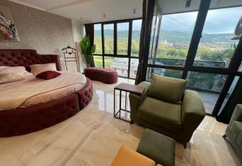 Business Studio Apartment in Central Park allows 18 year olds to book a room