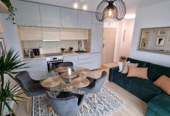 Apartament M  ody Gda  sk - bezp  atny parking, mocne WiFi, dobre po    czenie z lotniskiem has Balcony rooms