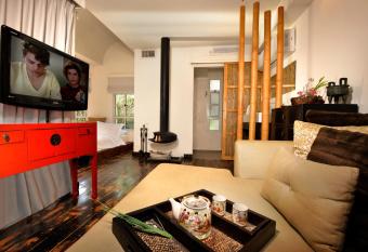 Piazza Del Sol allows 18 year olds to book a room