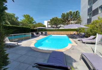 CERISE Bordeaux M  rignac A  roport allows 18 year olds to book a room