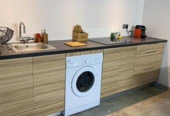 Studio de Nini allows 18 year olds to book a room