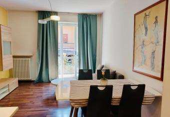 appartmentslapiazzetta -1-2-6 has Balcony rooms