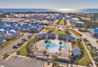 Prominence on 30A by Panhandle Getaways has Balcony rooms