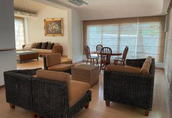 Amplias habitaciones con ba  o privado CERCA DEL CENTRO DE VERACRUZ has Balcony rooms