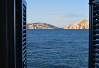 SEA - House on the beach with view has Balcony rooms
