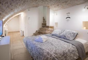 LE BON APPART allows 18 year olds to book a room