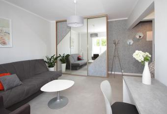 MiniApartament w Centrum z parkingiem na miejscu allows 18 year olds to book a room