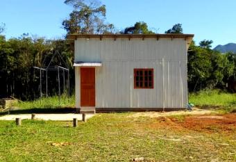 Microcasa no campo allows 18 year olds to book a room